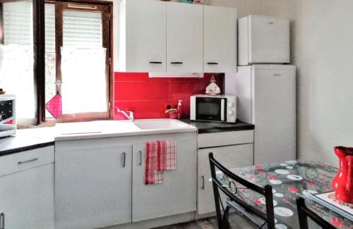 Villeneuve d'Aveyron Apartment | Appartement charmant à Villeneuve avec jardin