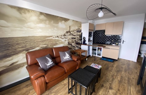 Perros-Guirec Apartment | Appartement Centre Ville avec balcon et place de parking privative