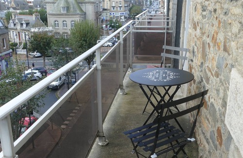 Perros-Guirec Apartment | Appartement Centre Ville avec balcon et place de parking privative