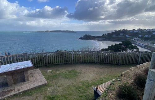 Perros-Guirec Apartment | Appartement Centre Ville avec balcon et place de parking privative