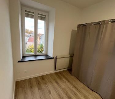 Lure Apartment | Appartement centre-ville de Lure droit