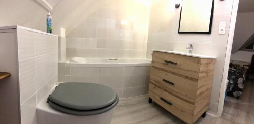 Bernay Apartment | Appartement Cosy 600m Gare - étage 3 - balcon et calme - TV - wifi
