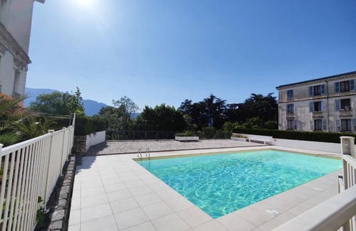 Aix-les-Bains City Center Apartment | Appartement Dans un Ancien Palace Avec Piscine