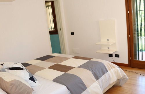 Cogoleto Apartment | Appartement Dans un Terrain de Golf, 5 min de la mer en Voiture, Parking Gratuit