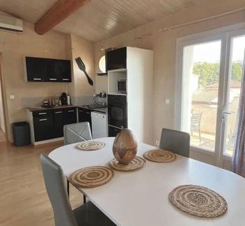 Rognac Apartment | Appartement de 2 à 6 personnes 3 chambres proche Aéroport Marseille Marignane -confortable - et tout équipé