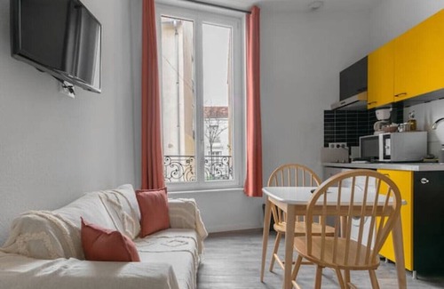 Republique Apartment | Appartement design Centre Ville proche Thermes