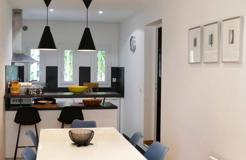 Cassis Apartment | Appartement en rdc de villa à Cassis , vue mer exceptionnelle, piscine chauffée