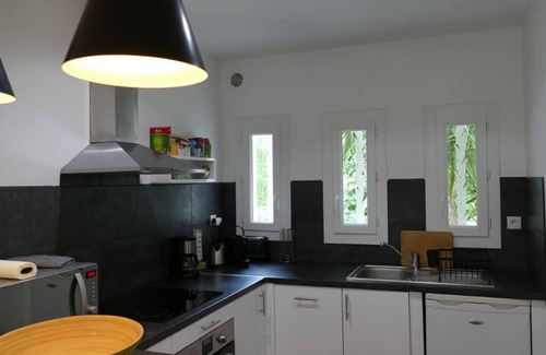 Cassis Apartment | Appartement en rdc de villa à Cassis , vue mer exceptionnelle, piscine chauffée