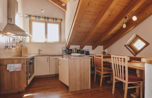 Schuttdorf Apartment | Appartement Haus Elise - TOP 3, balcony & mountain view