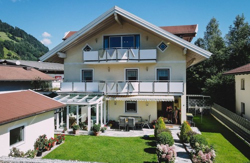 Schuttdorf Apartment | Appartement Haus Elise - TOP 3, balcony & mountain view