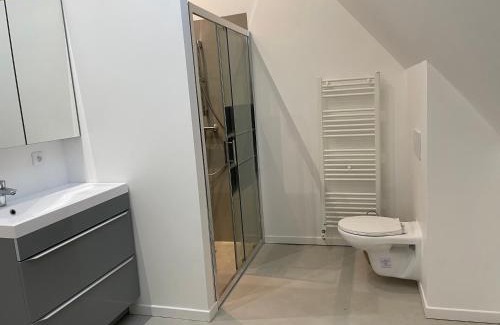 Fontaine-Chaalis Apartment | APPARTEMENT MODERNE DANS FERME DU 13éme SIECLE