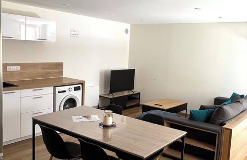 Etoile-sur-Rhone Apartment | Appartement Plein Coeur Village