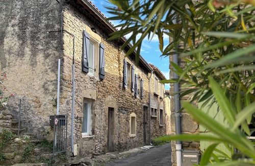 Etoile-sur-Rhone Apartment | Appartement Plein Coeur Village