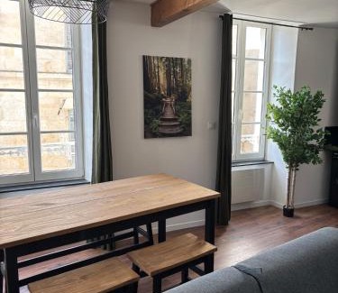 Fontenay-le-Comte Apartment | Appartement plein coeur de ville
