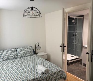 Etoile-sur-Rhone Apartment | Appartement plein coeur village