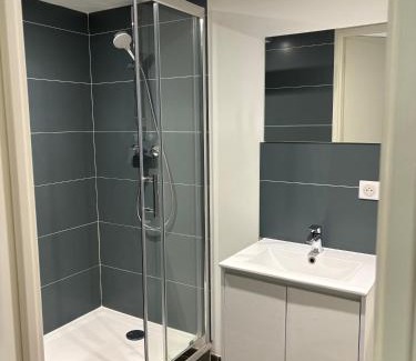 Etoile-sur-Rhone Apartment | Appartement plein coeur village