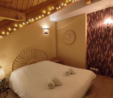 Doussard Apartment | Appartement plein centre village, vue montagnes, proximité immédiate lac