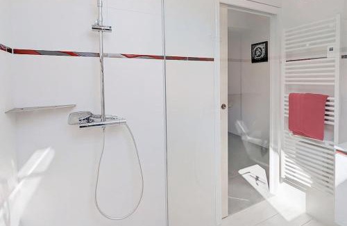 Plonevez-Porzay Apartment | Appartement pour 3 personnes Sur la plage Les pieds dans leau