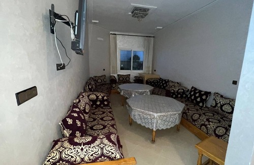 Oujda Apartment | Appartement Propre et Équipé à Louer Avec un Grand Salon Marocain