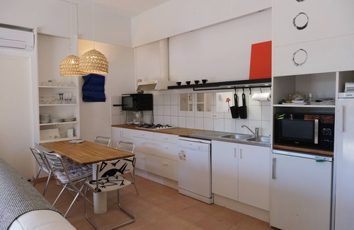 Le Lavandou Apartment | Appartement Rdj, Dans une Villa à Proximité à Pied de Commerces, Port et Plage