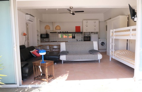 Le Lavandou Apartment | Appartement Rdj, Dans une Villa à Proximité à Pied de Commerces, Port et Plage