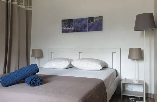 Montfavet Apartment | Appartement reposant, climatisé pour 4 pers