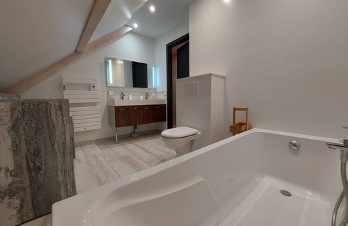 Duingt Apartment | Appartement Situe a 150 Metres du lac D'annecy