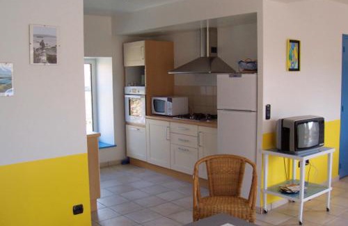 Dragey-Ronthon Apartment | Appartement spacieux a Dragey Ronthon avec jardin cloture