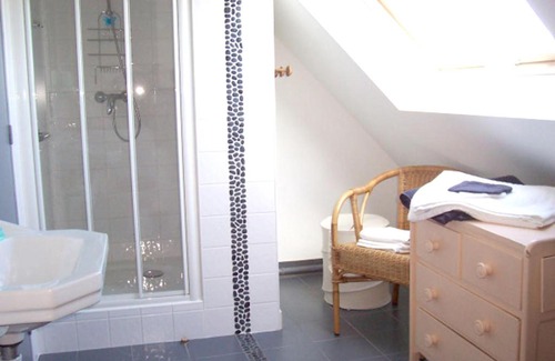 Dragey-Ronthon Apartment | Appartement spacieux a Dragey Ronthon avec jardin cloture