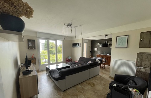 Bellevue Apartment | Appartement Spacieux au Centre Ville. Parking Gratuit et Aisé. Fibre