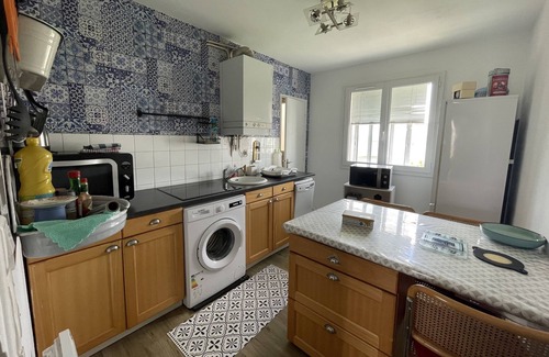 Bellevue Apartment | Appartement Spacieux au Centre Ville. Parking Gratuit et Aisé. Fibre