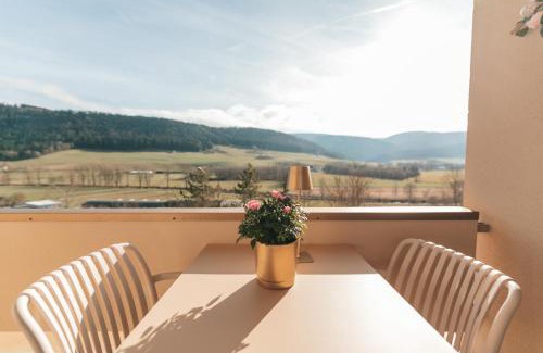 Couvet Apartment | Appartement thématique Au Creux de la rose