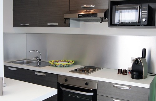 La Penne-sur-Huveaune Apartment | Apparthotel La Girafe
