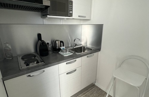 La Penne-sur-Huveaune Apartment | Apparthotel La Girafe