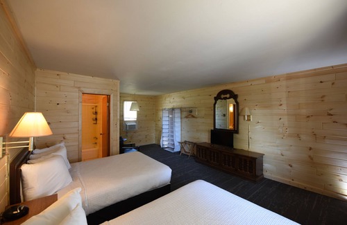 Mackinaw City House | Apple blossom boutique 2