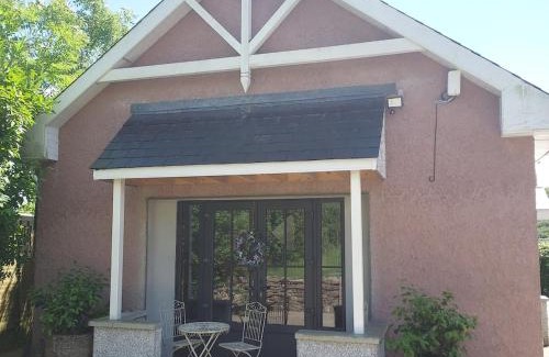 Killotteran Ski Chalet | Apple Blossom Cottage