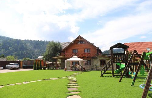 Mykulychyn House | Apple House