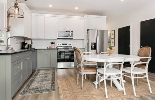 Fredericksburg House | Apple St. Getaway | 3/2, Full Kitchen, Outdoor Entertainment Area
