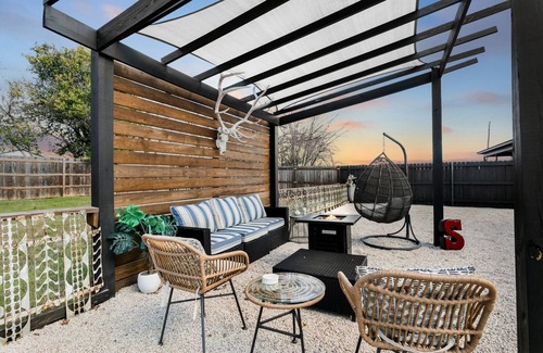 Fredericksburg House | Apple St. Getaway | 3/2, Full Kitchen, Outdoor Entertainment Area