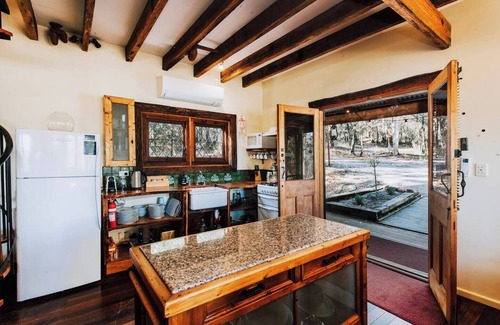 Budgee Budgee Cottage | Apple Tree Cottage An Idyllic Country Reset
