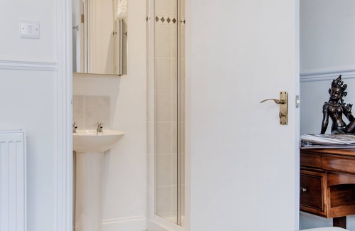 Bath Bed & Breakfast | Apple Tree Guest House