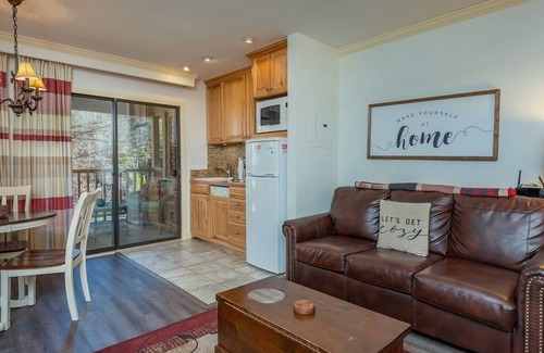 Lake Lure Apartment | Apple Valley 16 at Rumbling Bald