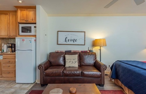 Lake Lure Apartment | Apple Valley 16 at Rumbling Bald