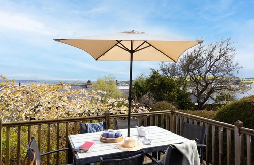 Appledore House | Appledore cottage with parking near waterfront