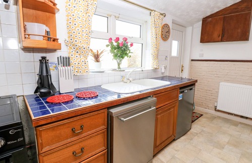 Ovington Cottage | APPLETREE COTTAGE, family friendly, with open fire in Richmond