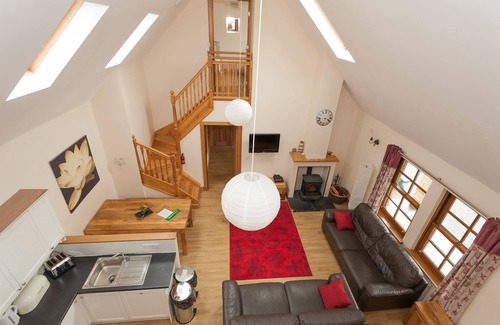Linlithgow Apartment | Appletree Cottage - sleeps 8 guests in 3 bedrooms