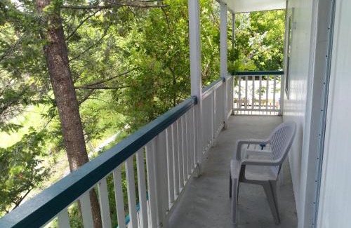East Kootenay Apartment | AppleTree Inn