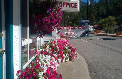 East Kootenay Apartment | AppleTree Inn