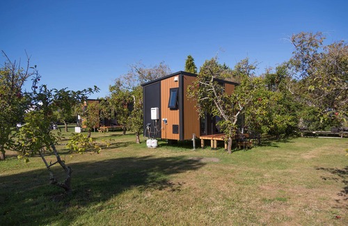 Harewood House | Applewood Cabin 2 by Tiny Away