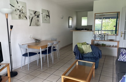 Bassussarry Apartment | Appt 50m² with pool 1ere Ligne Vue Golf Bassussarry